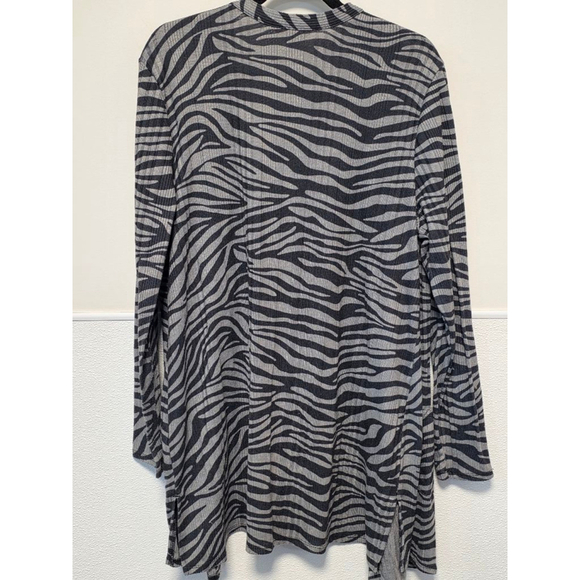 Women's Terra & Sky Cardigan Size 0X Gray & Black Zebra Print - Picture 5 of 7